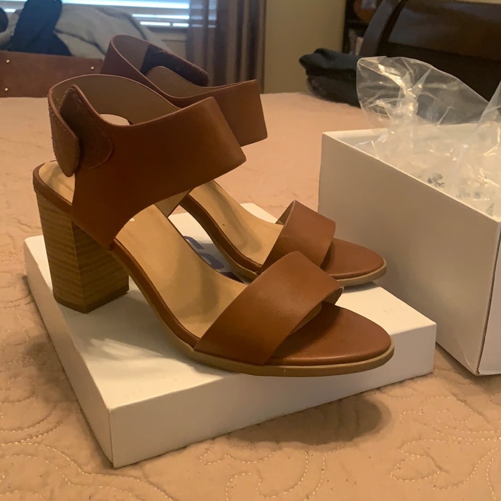 Size 7 brown heels-worn once